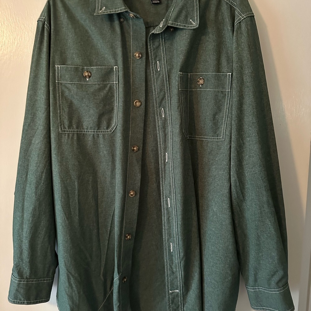 Green Lightweight Utility Shirt Jacket with Collared Neckline